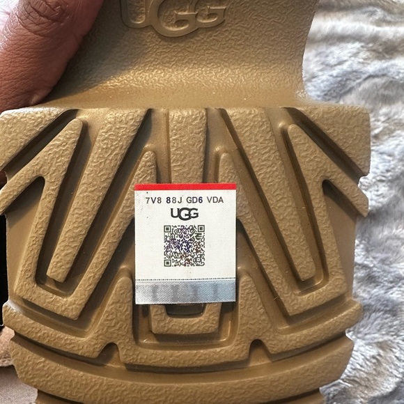 UGG Classic Twin Seam Platform Boot - Picture 12 of 14